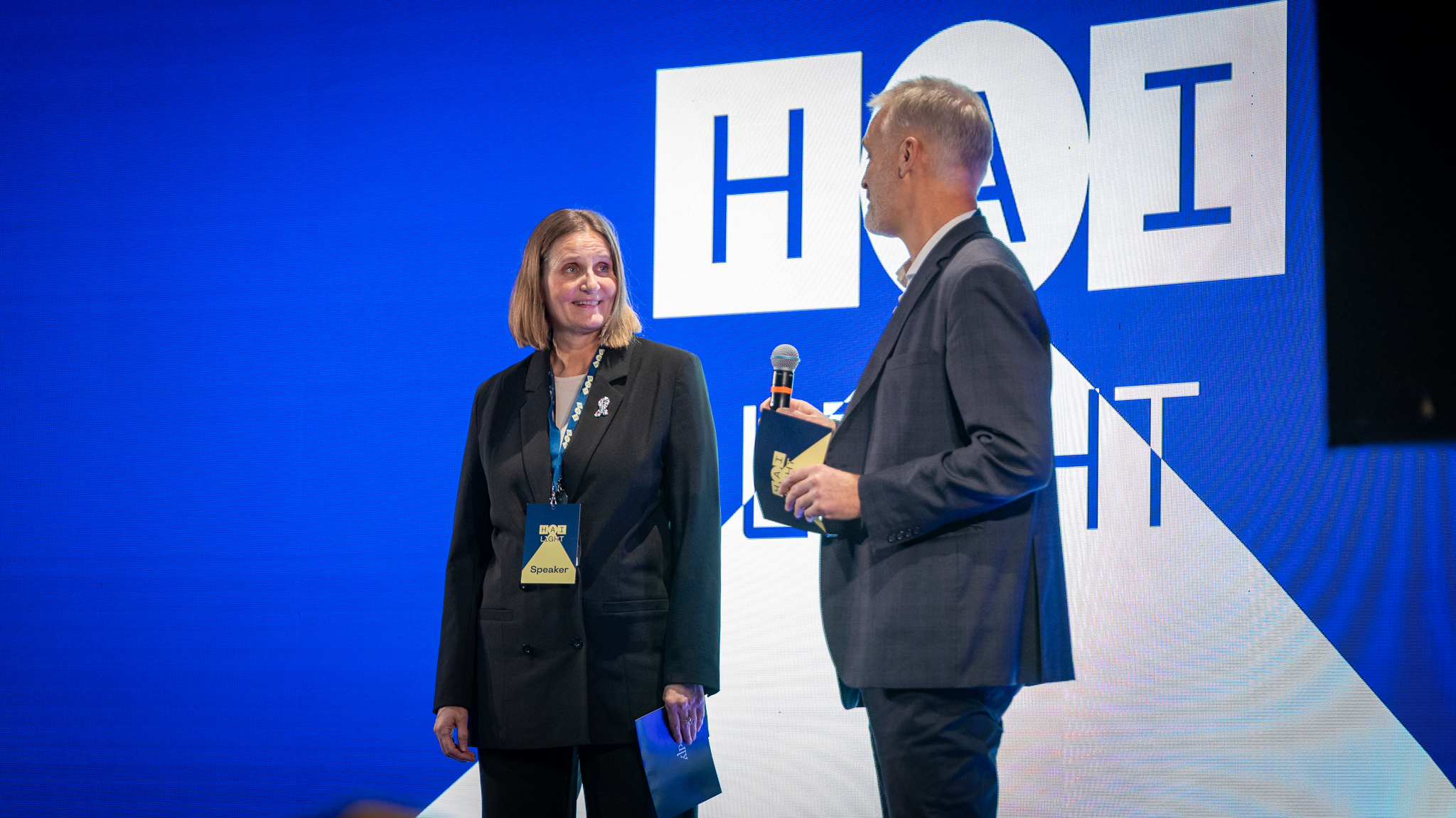 Ruth Hege Falch Havdal adm. direktør i KLP Eiendom Trondheim og Erlend Solem daglig leder i Trondheim Tech Port under HAI Light 2025. Foto: Sandra Myren Skillingsås.