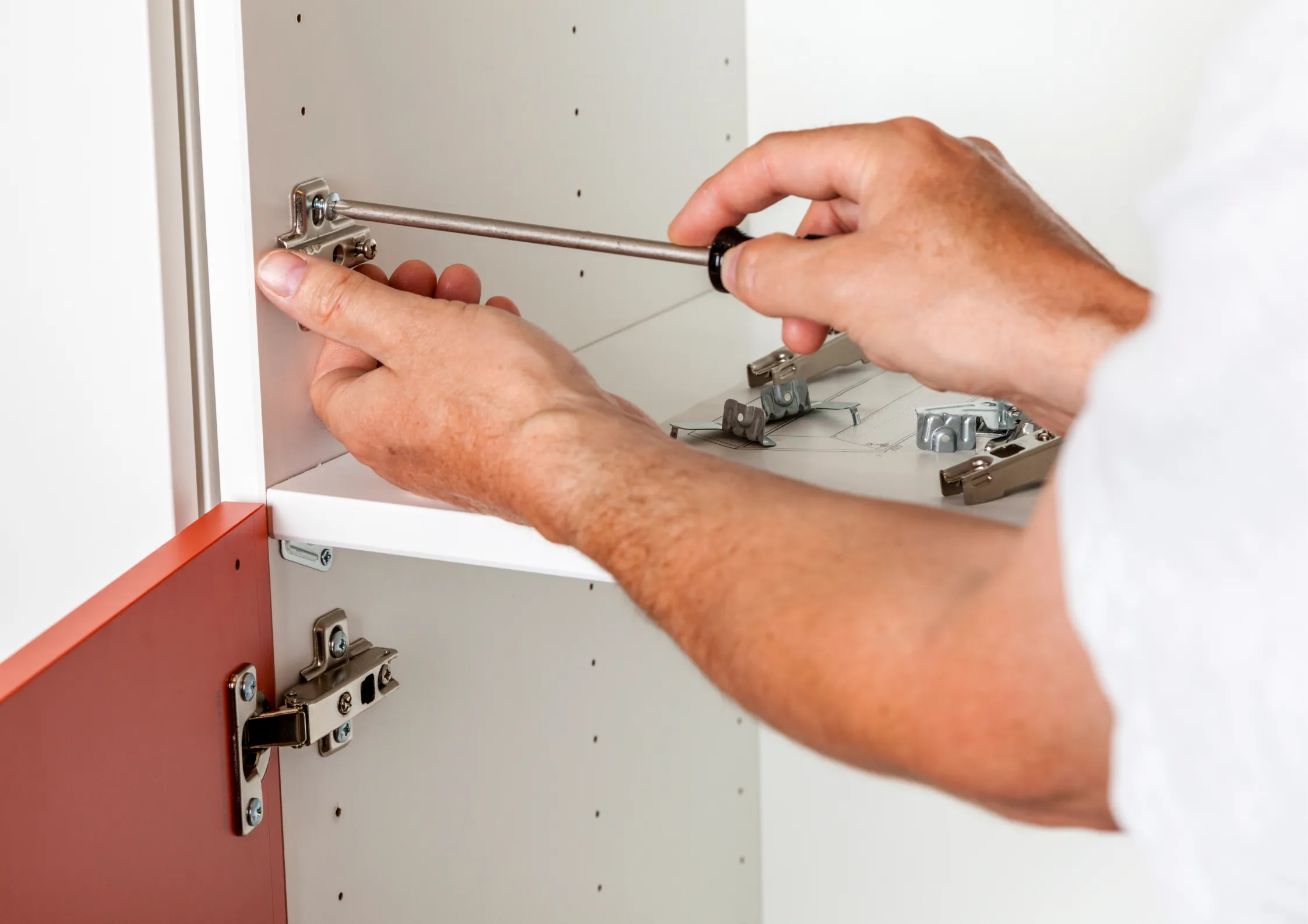 Montage einer Schranktür