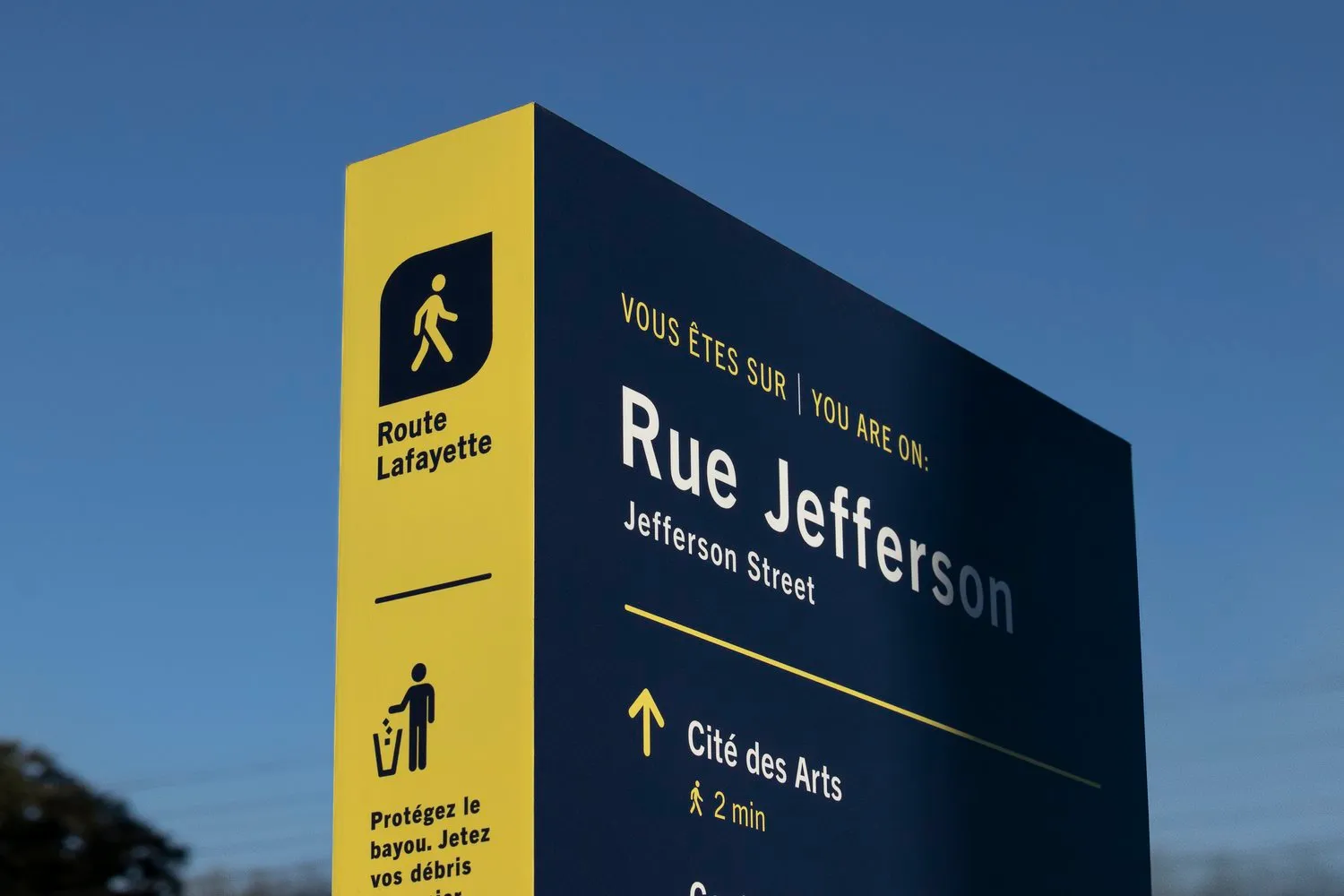 lafayette wayfinding french english totem