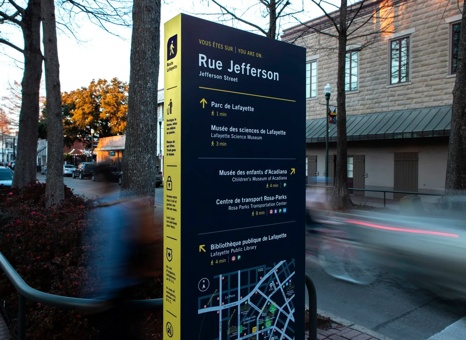 lafayette wayfinding french english totem
