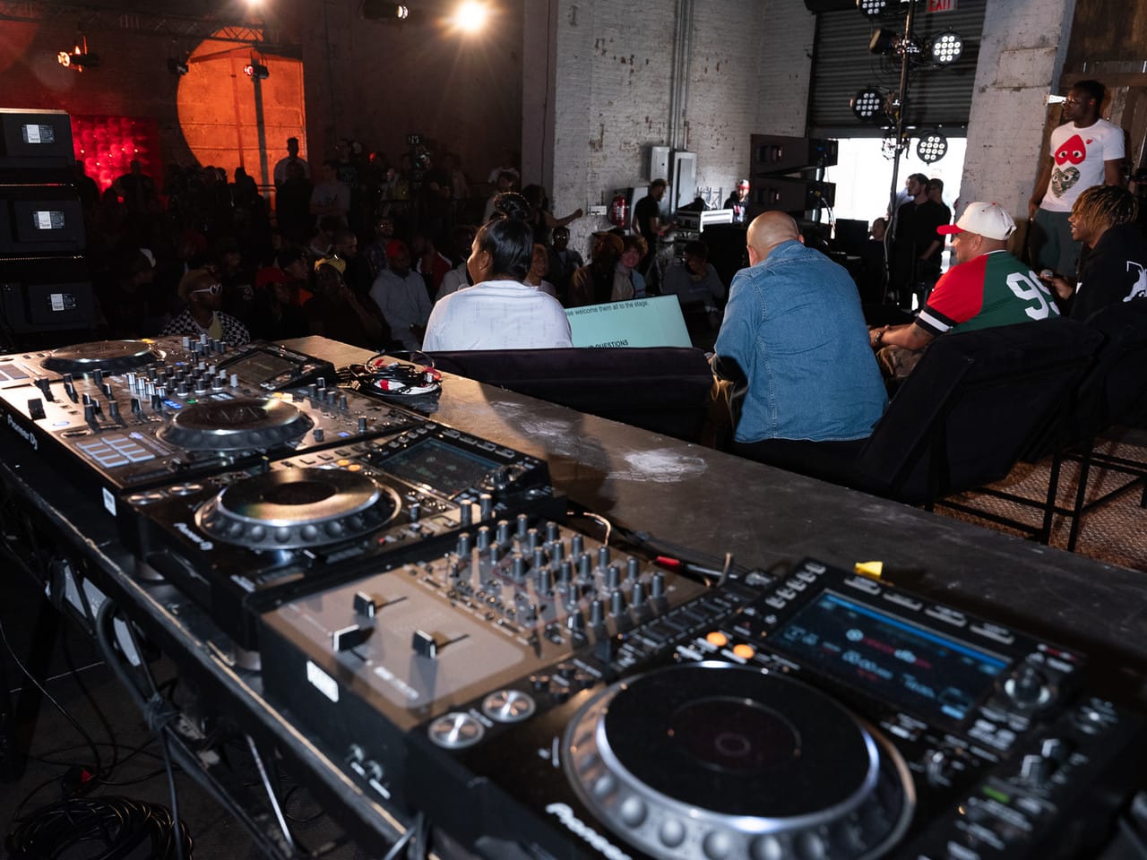 Performance Royalties Guide: How Artists Earn From Streams, Radio & Live Shows