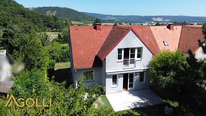 Idyllisches Doppelhaus in ruhiger Sackgasse