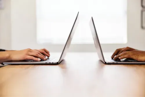 .incドメインのツールを使用してビジネスを成長させるチーム。