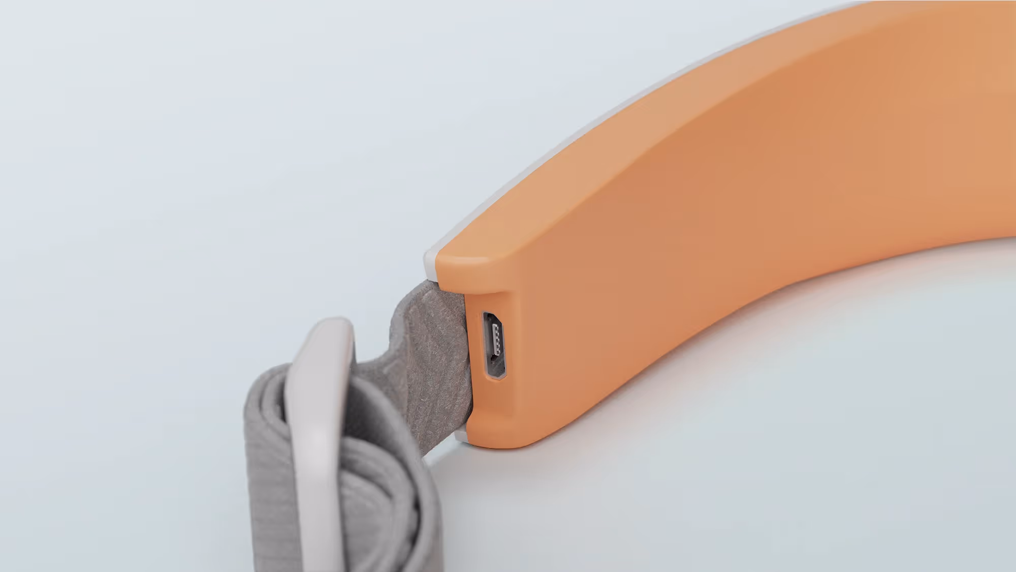 Hidden USB contact on Mendi