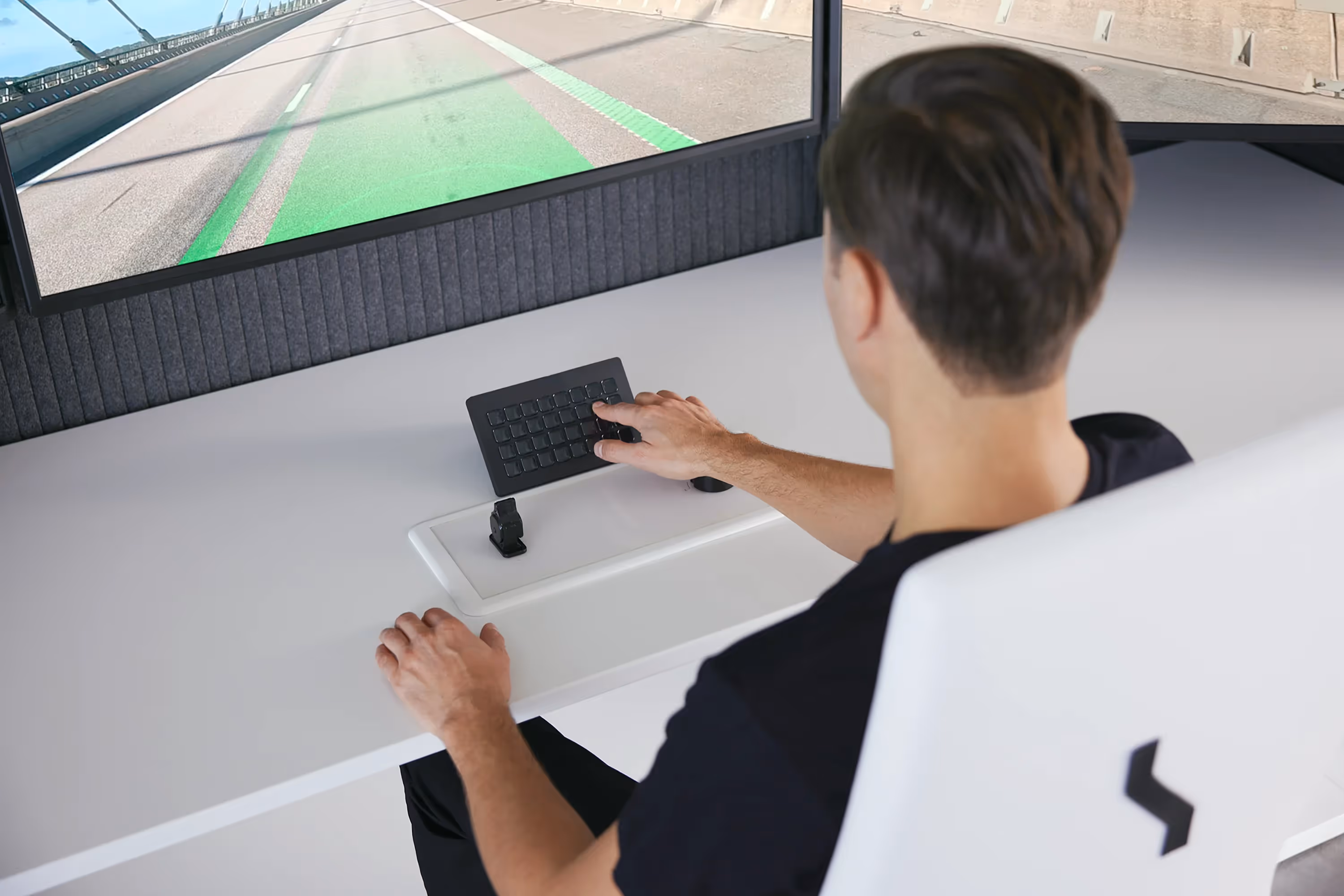 Einride Autonomous vehicle interface operator