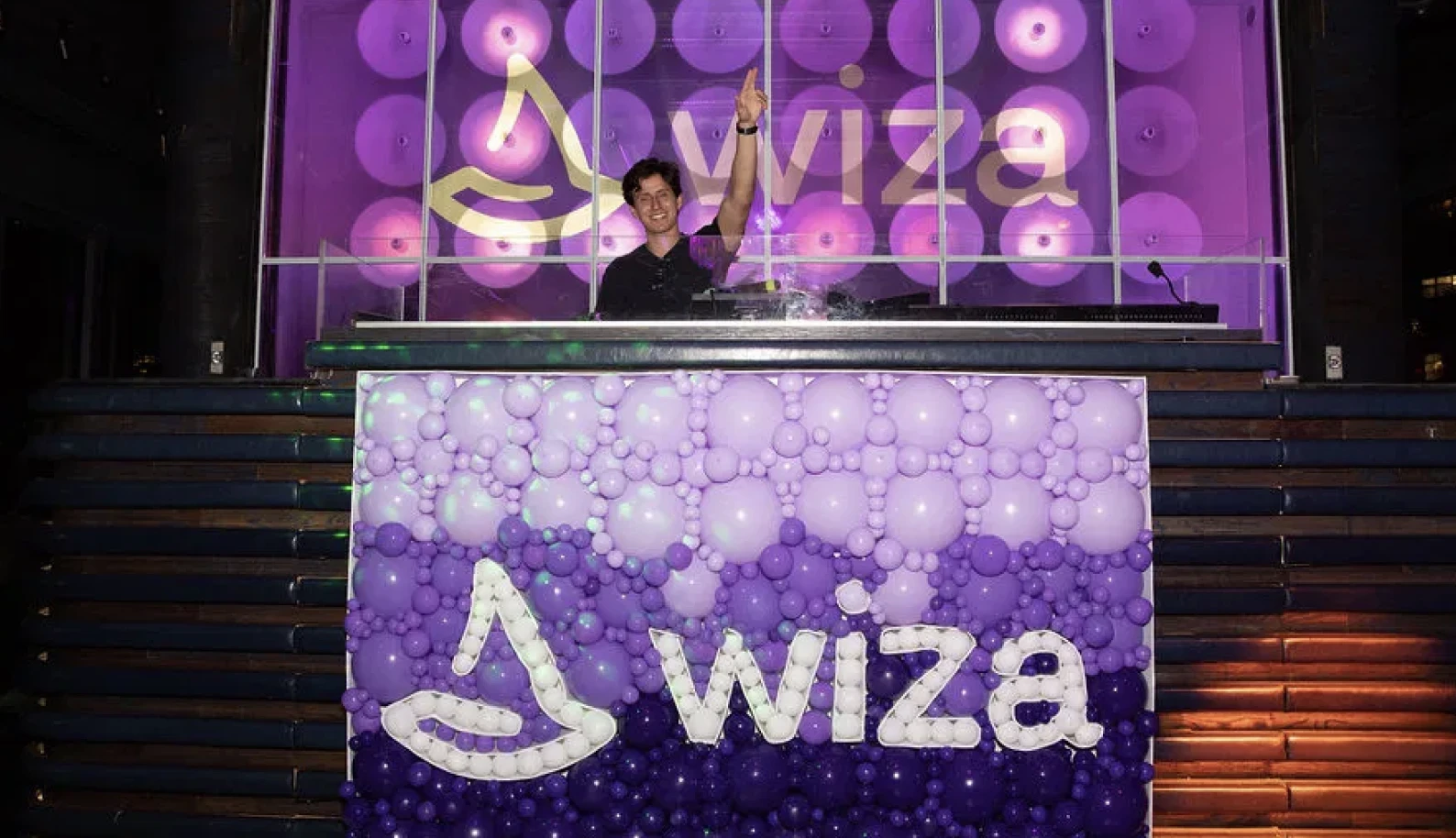 wiza dj booth