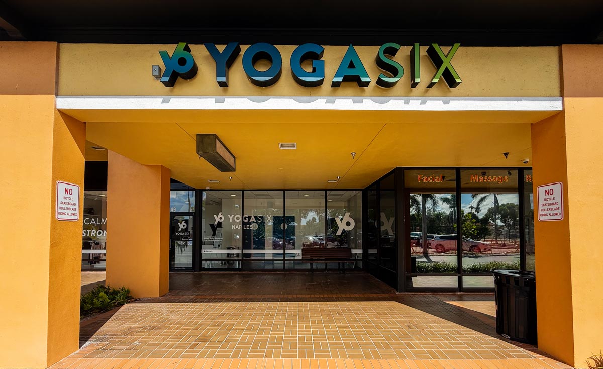  YOGA SIX – NAPLES