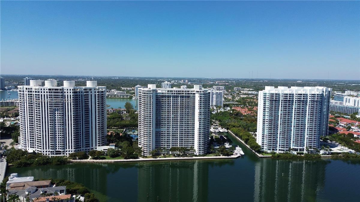 7000 ISLAND CONDOMINIUM, HALLANDER BEACH