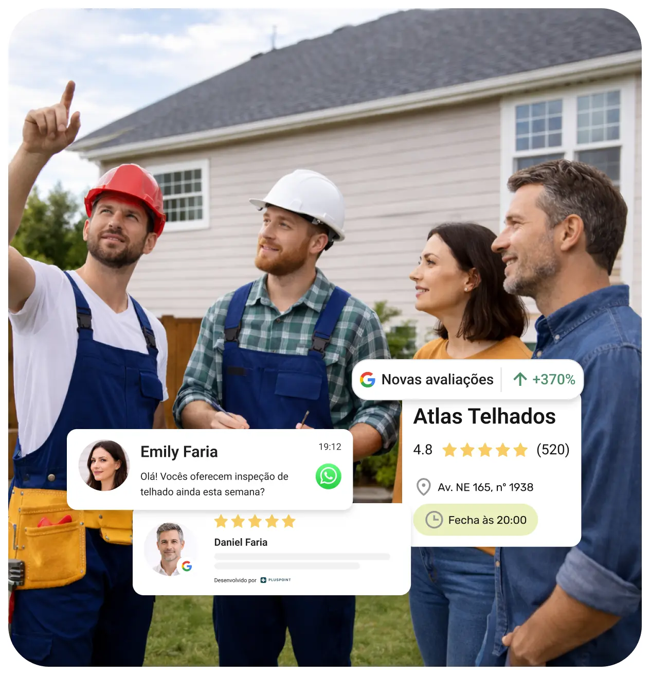 Dois profissionais de telhados usando capacetes orientando um casal do lado de fora de uma casa, com gráficos sobrepostos de avaliações de clientes e solicitações sobre serviços de telhado.