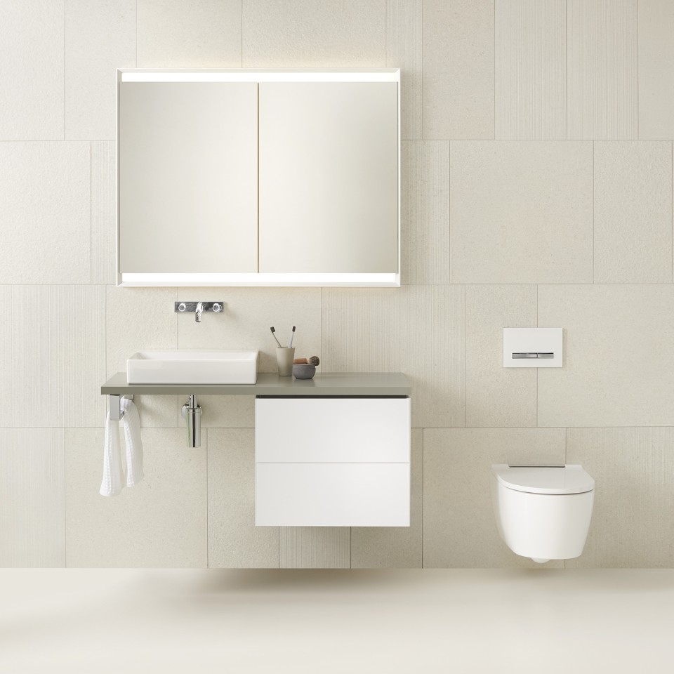 Geberit ONE – jasna łazienka z umywalką i miską WC