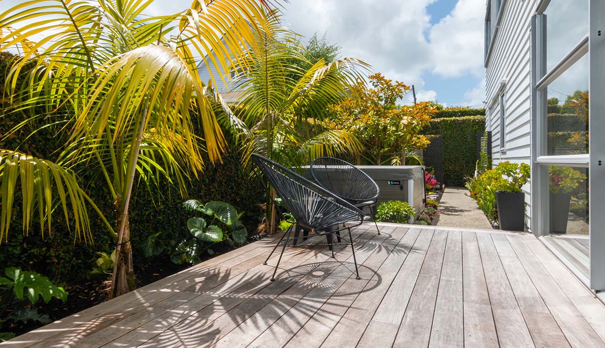 Kohimarama planting and deck design