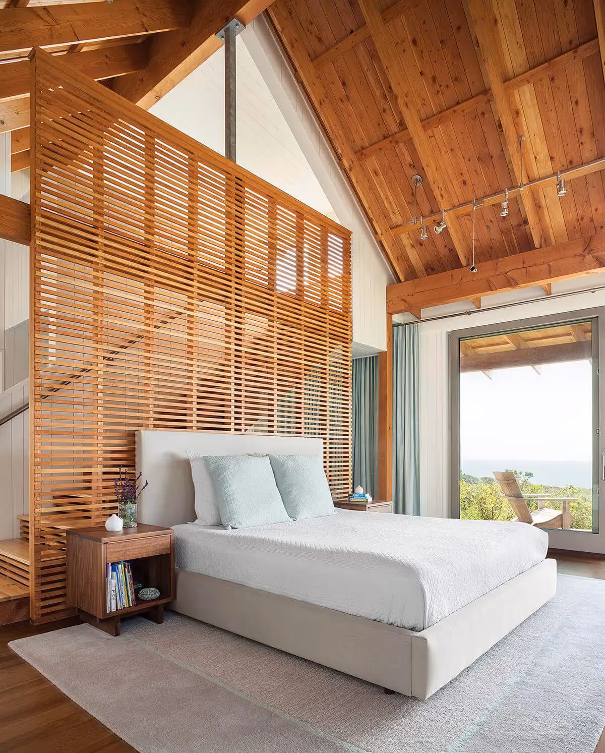 A Modern Farmhouse Opens to the Coast