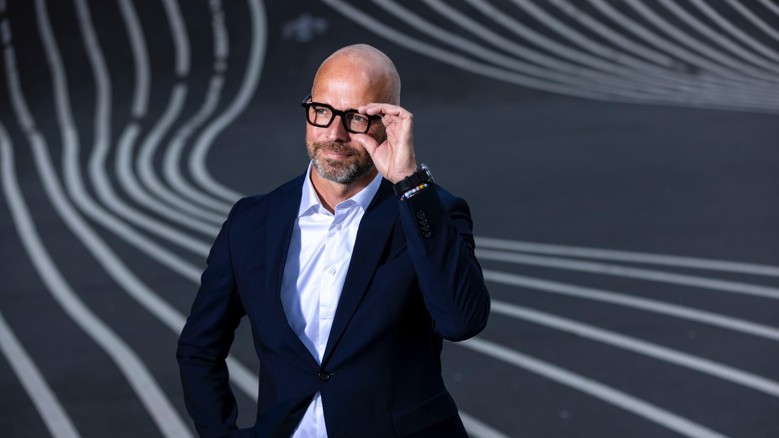 Peter Sorgenfrei adjusting his glasses