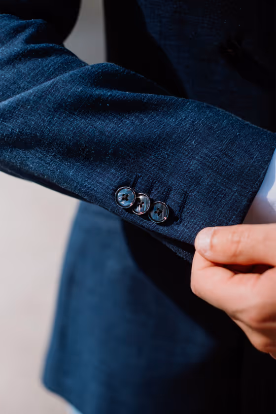 details van een blauw maatpak