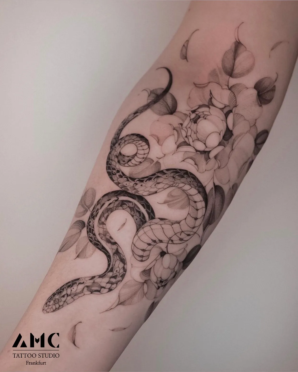 Fineline Tattoo von AMC Tattoo Studio in Frankfurt