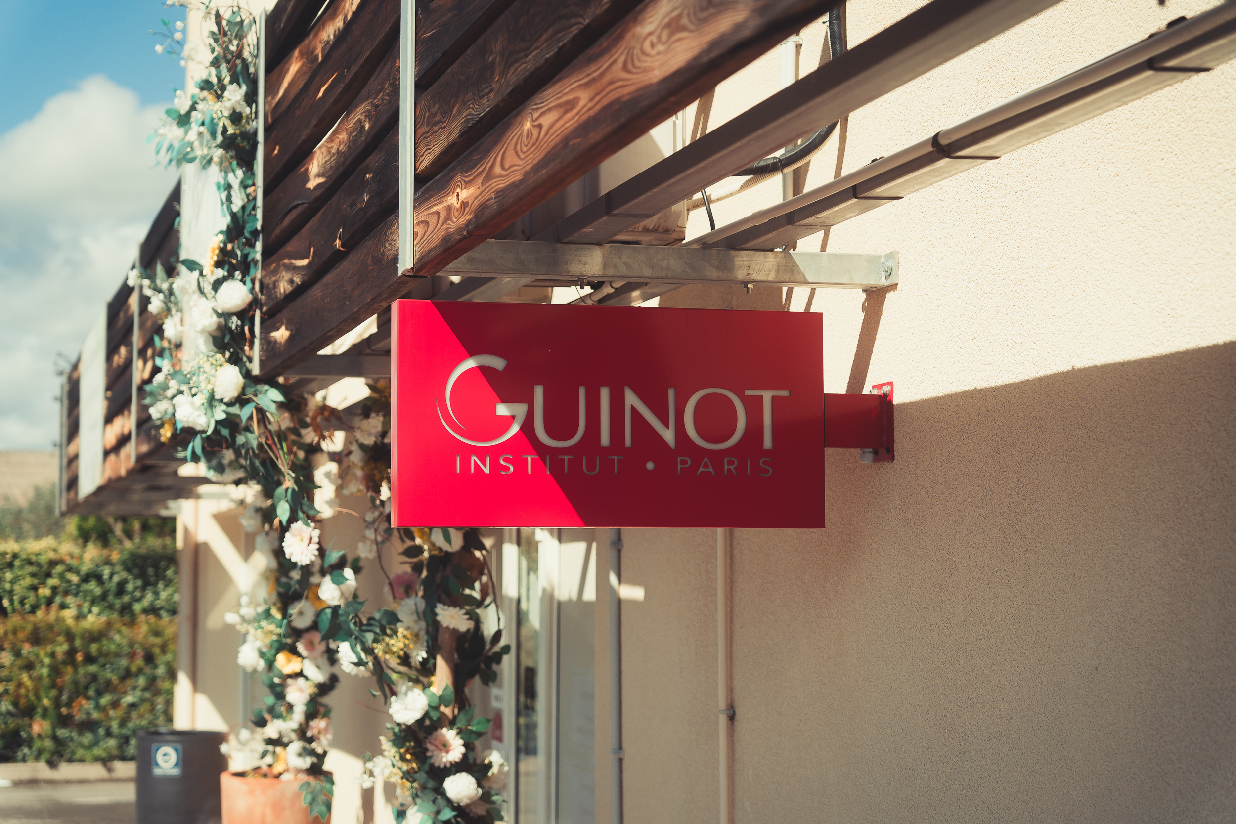 découvrez nos soins visage expert anti-âge ou traitant GUINOT . 
