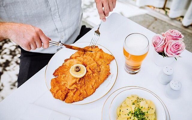 https://dynamic-media-cdn.tripadvisor.com/media/photo-o/1c/f1/1b/27/unser-wiener-schnitzel.jpg?h=400&s=1&w=700
