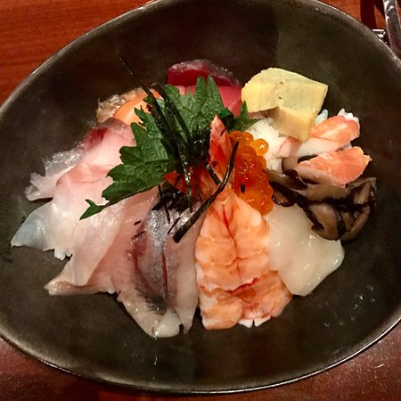 https://media-cdn.tripadvisor.com/media/photo-s/0d/df/6f/fe/chirashi-sushi.jpg
