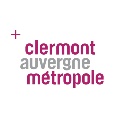 Logo avec un signe plus rose, les mots « clermont », « territoire » en gris et « métropole » en rose.