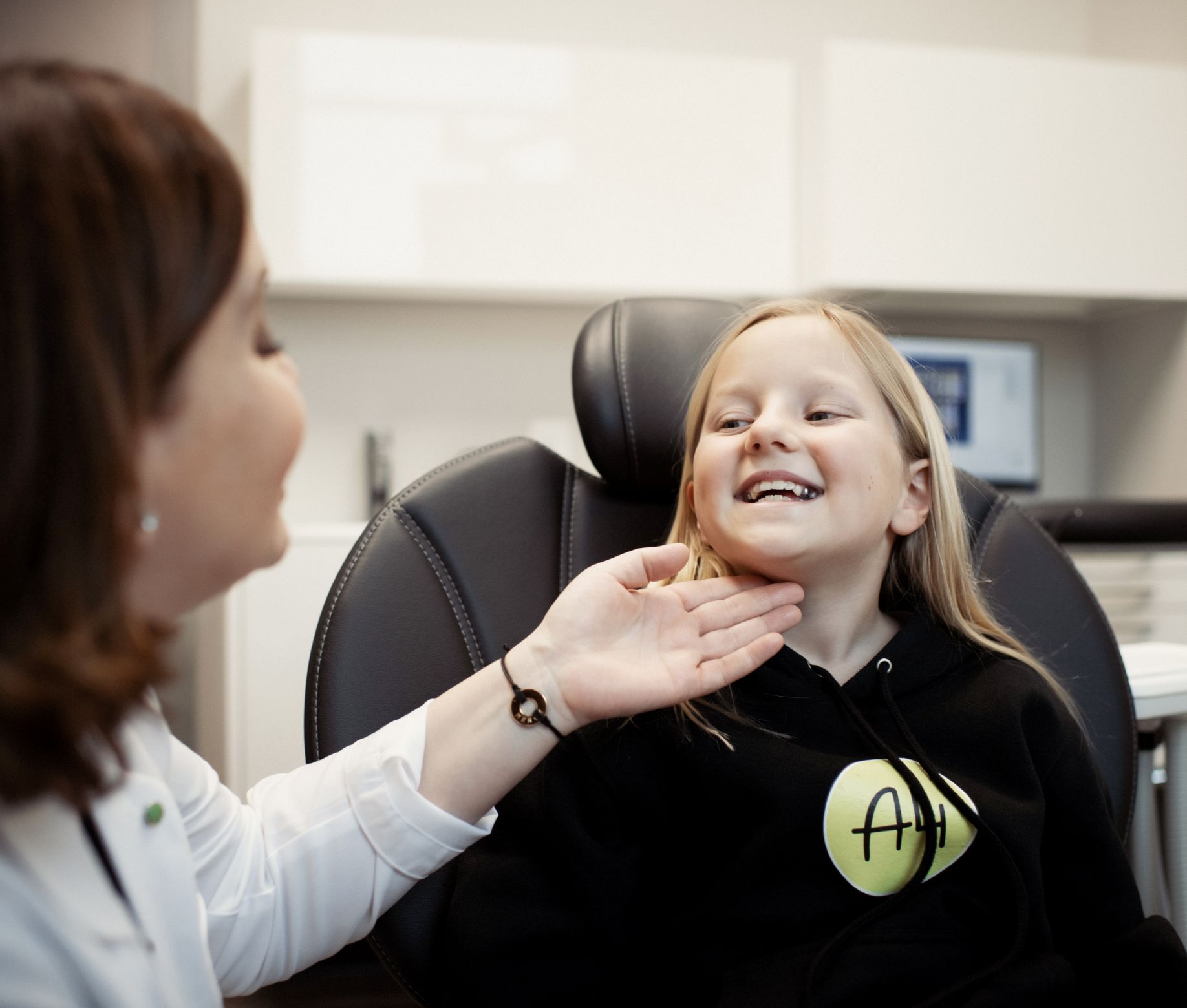 DR SVETLANA USHERENKO treating child patient