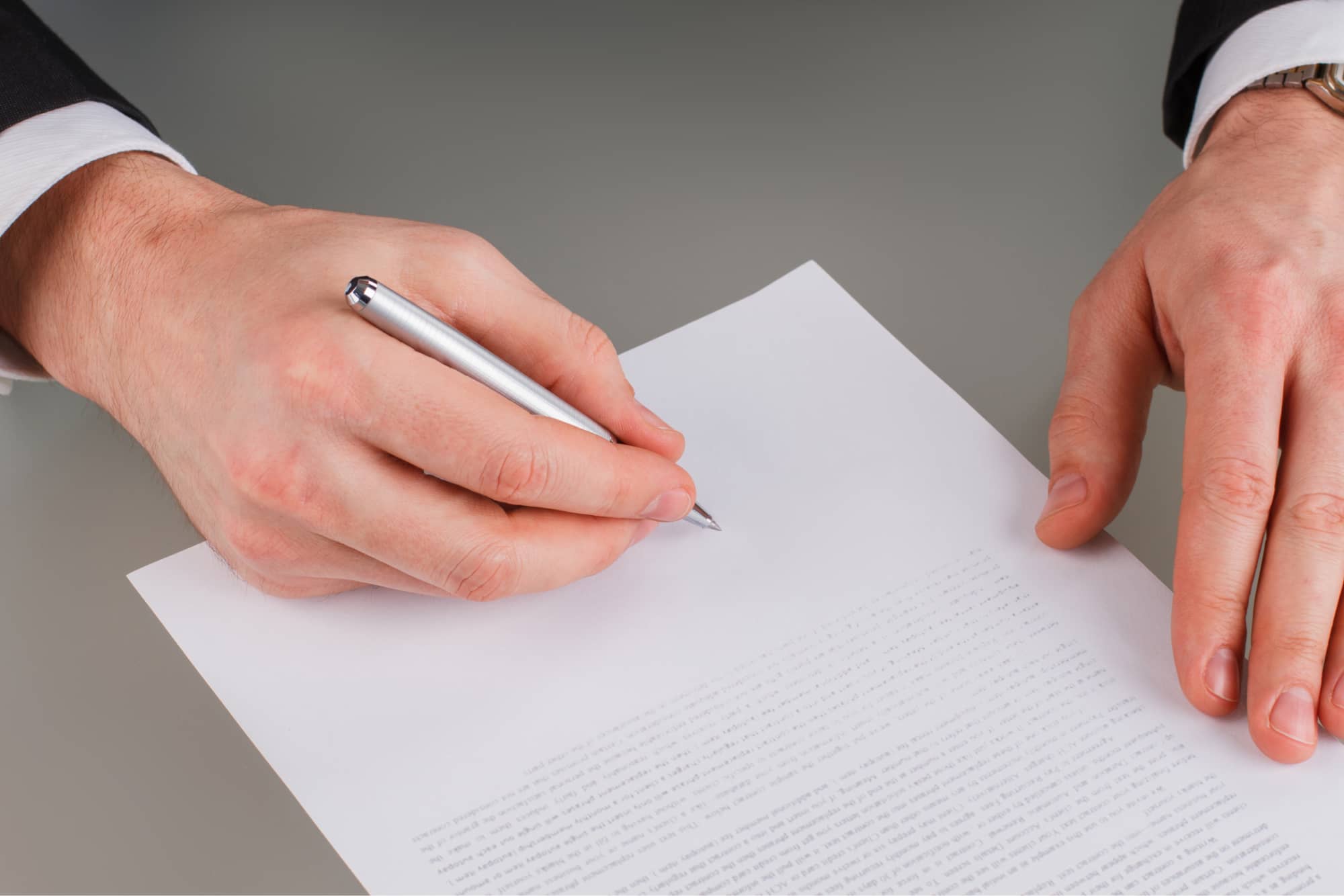 Två händer som skriver ett kontrakt
Wahlunds Bil - Anders Wahlund AB – Bilhandlare