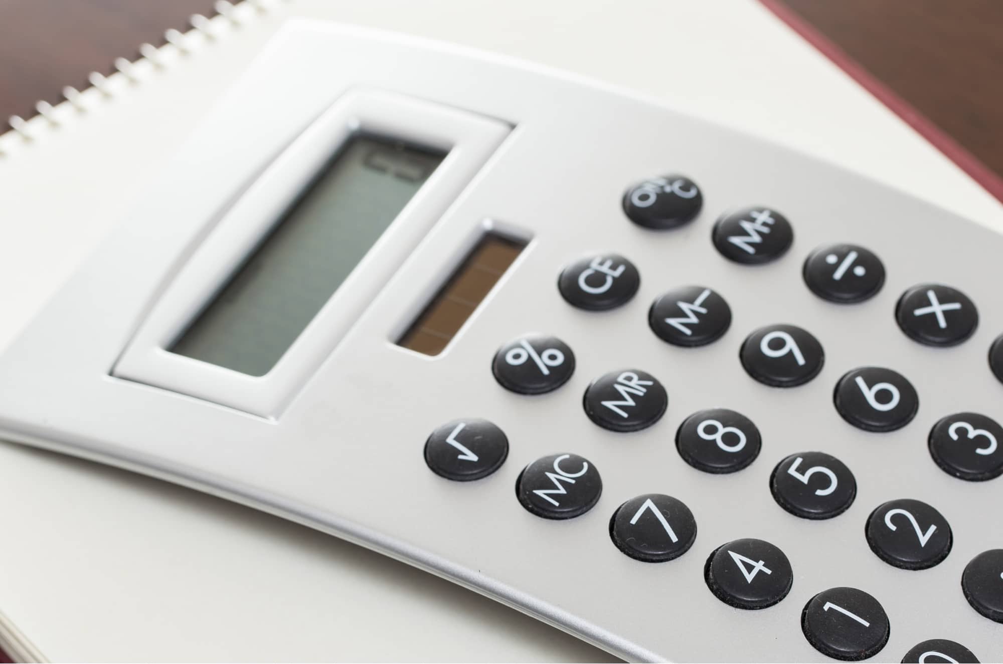 En grå klassisk kontors miniräknare
Wahlunds Bil - Anders Wahlund AB – Bilhandlare
