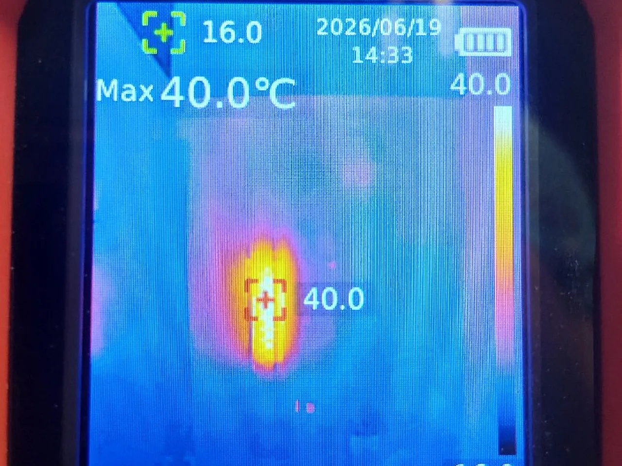 Thermal image showing a hot spot on an electrical component, peaking at 40.0 degrees C