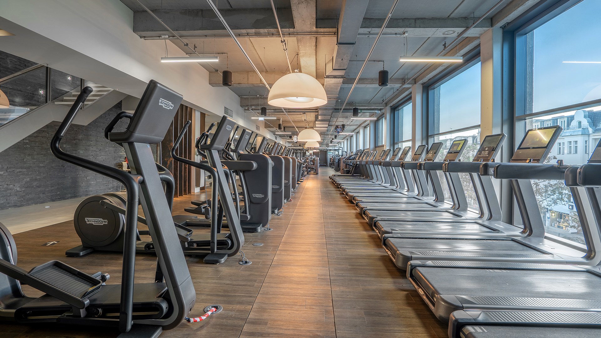 Die Cardiogeräte des Holmes Place Fitnessstudios in Steglitz.