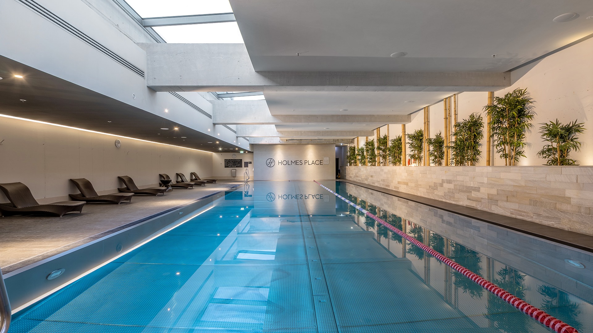 Der Sportpool des Fitnessstudios in der Schlossstraße.