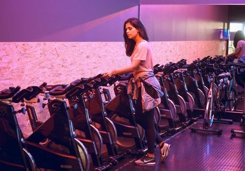 Der Frauen-Trainingsbereich des Holmes Place Fitnessstudios in Berlin Neukölln.