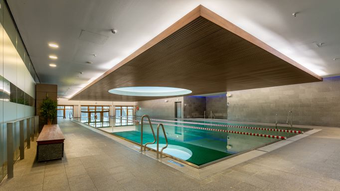 Der Sportpool des Holmes Place Fitnessstudios in Düsseldorf Wersten am Provinzialplatz.