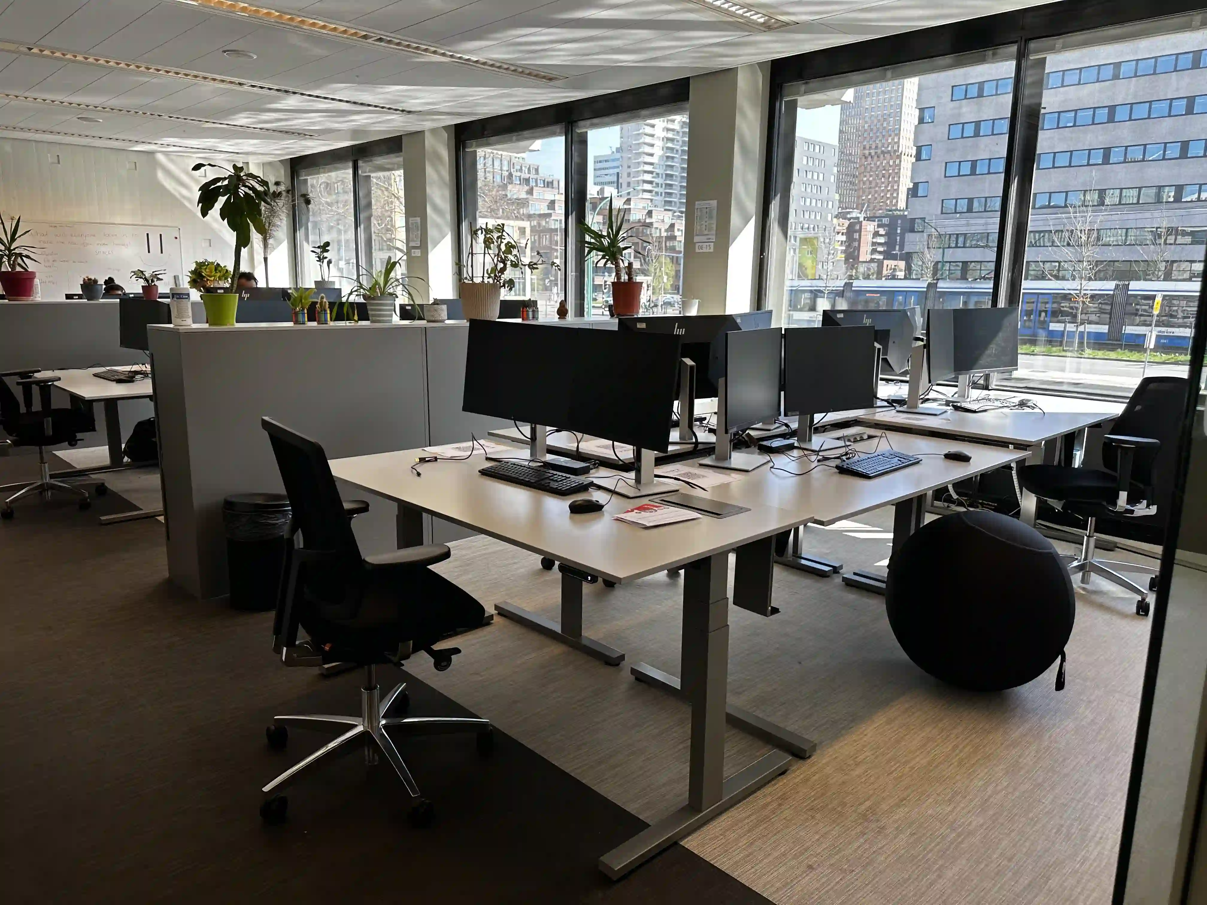 From fixed to flexible: How VU Amsterdam migrated 120 employees with no extra space needed