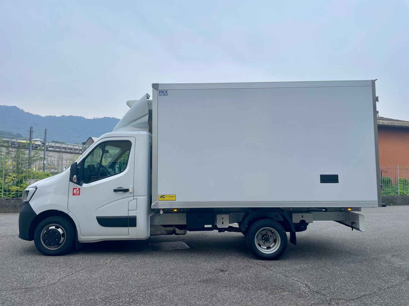 nuovo furgone isotermico frigo 7 epal Renault Master