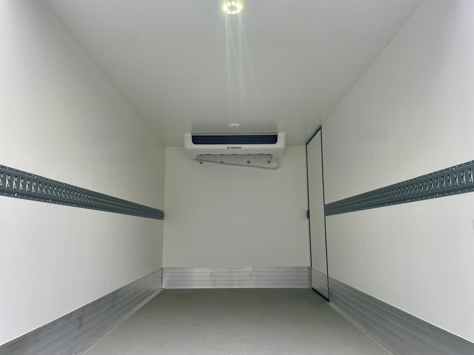 nuovo furgone isotermico frigo 7 epal Renault Master