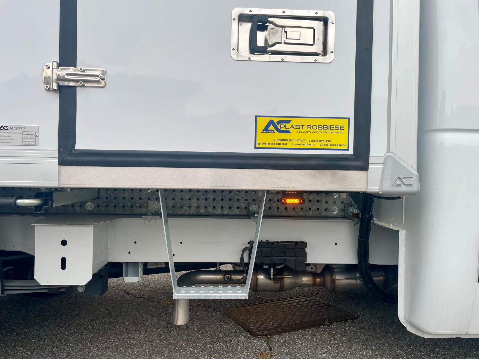nuovo furgone isotermico frigo 7 epal Renault Master