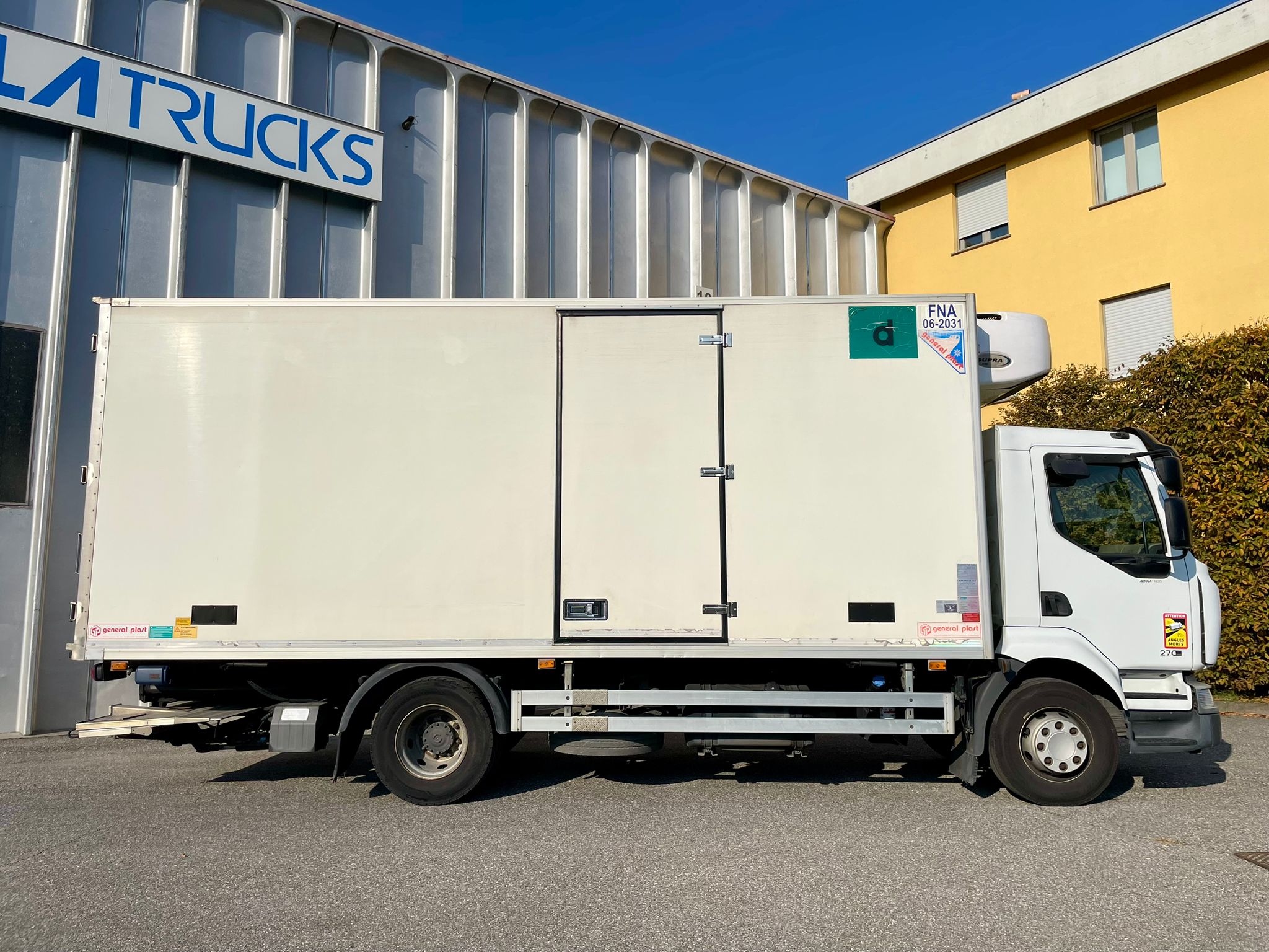 renault midlum isotermico frigo 15 epal motrice 2 assi usata anno 2010