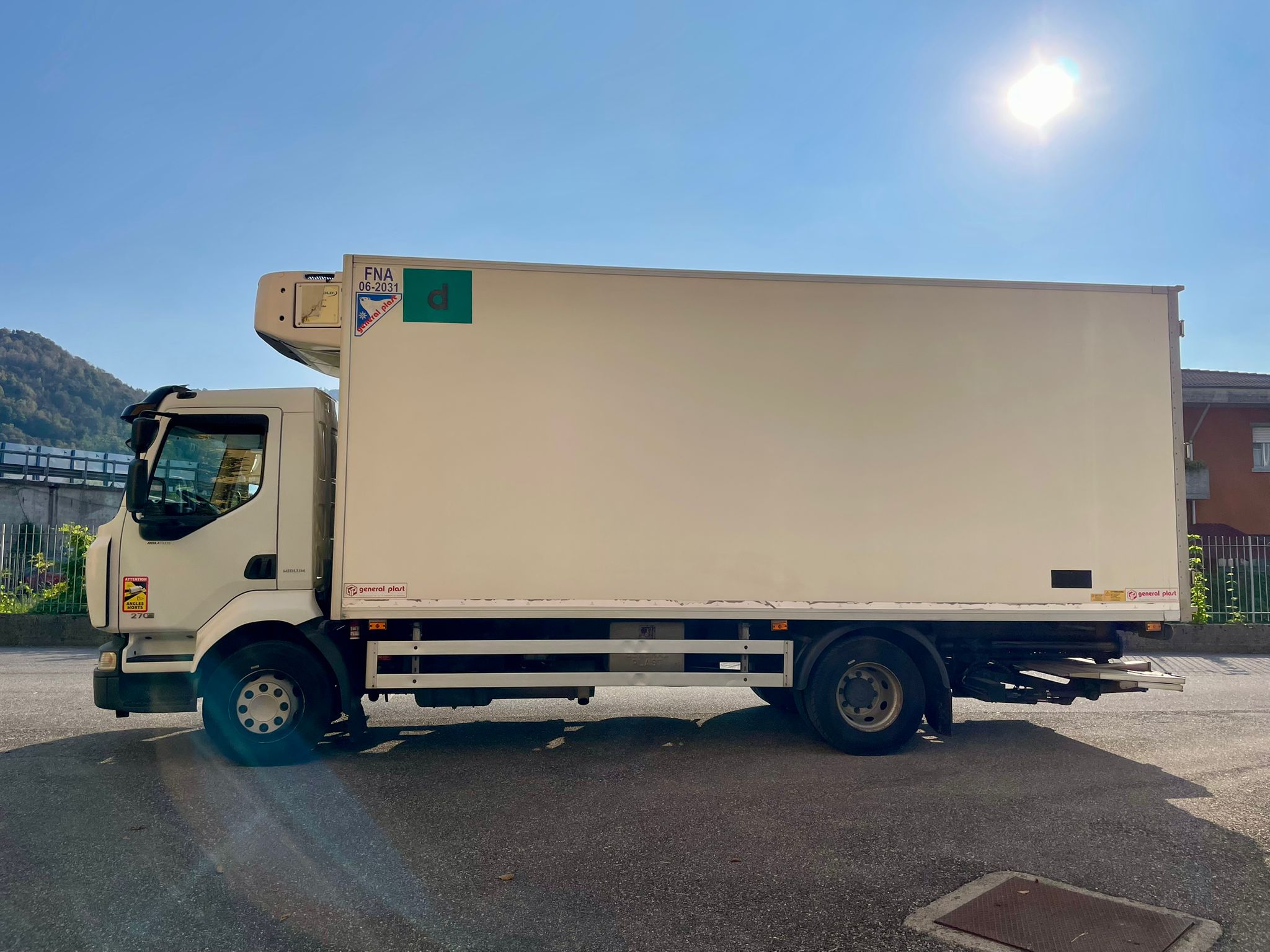 renault midlum isotermico frigo 15 epal motrice 2 assi usata anno 2010