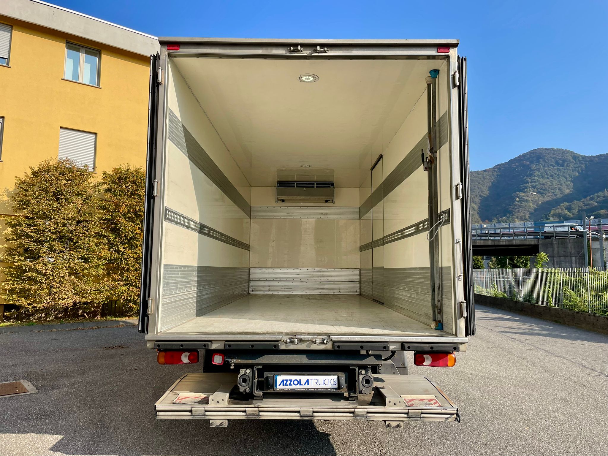 renault midlum isotermico frigo 15 epal motrice 2 assi usata anno 2010