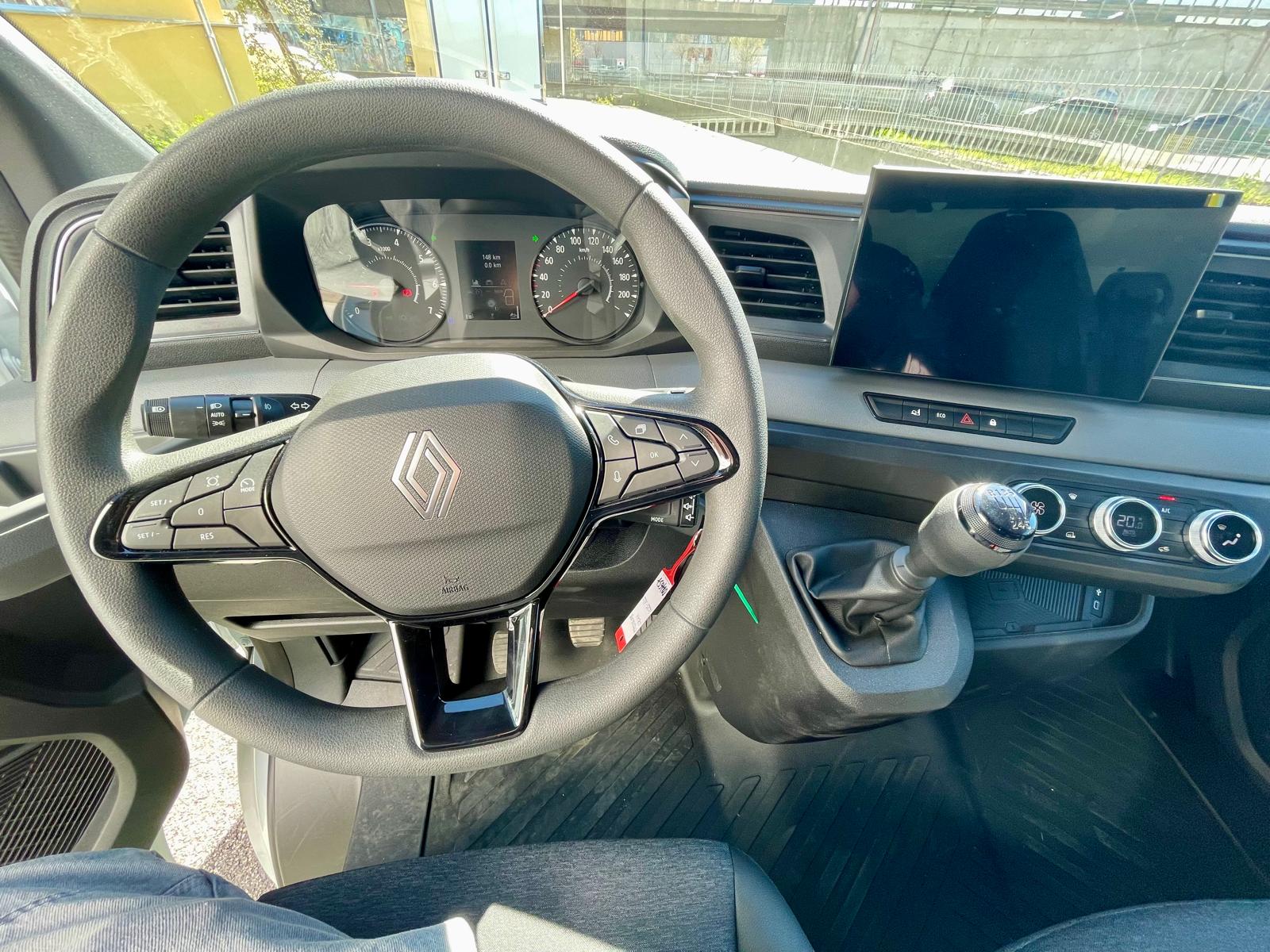 interni nuovo renault master 2027