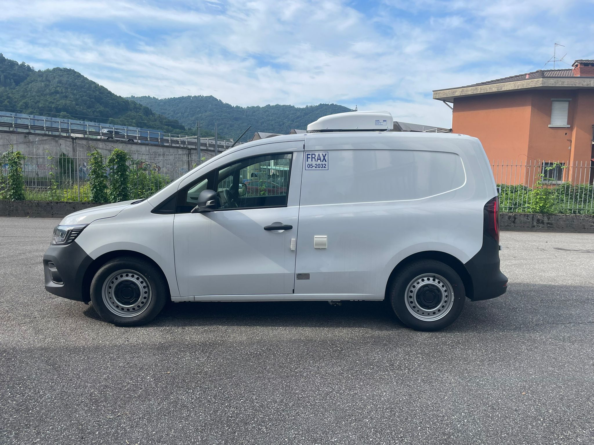 renault kangoo furgone coibentato frigo
