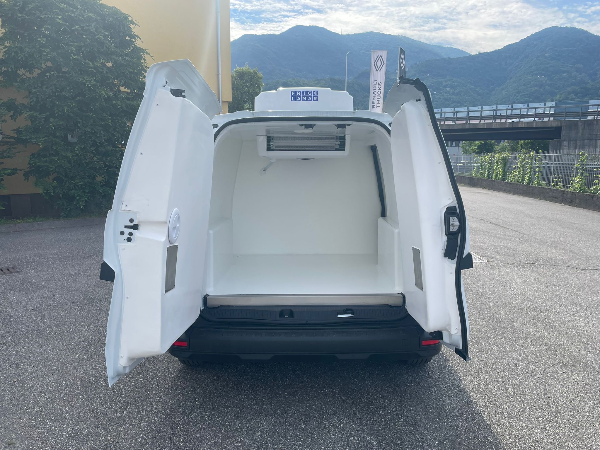 renault kangoo furgone coibentato frigo