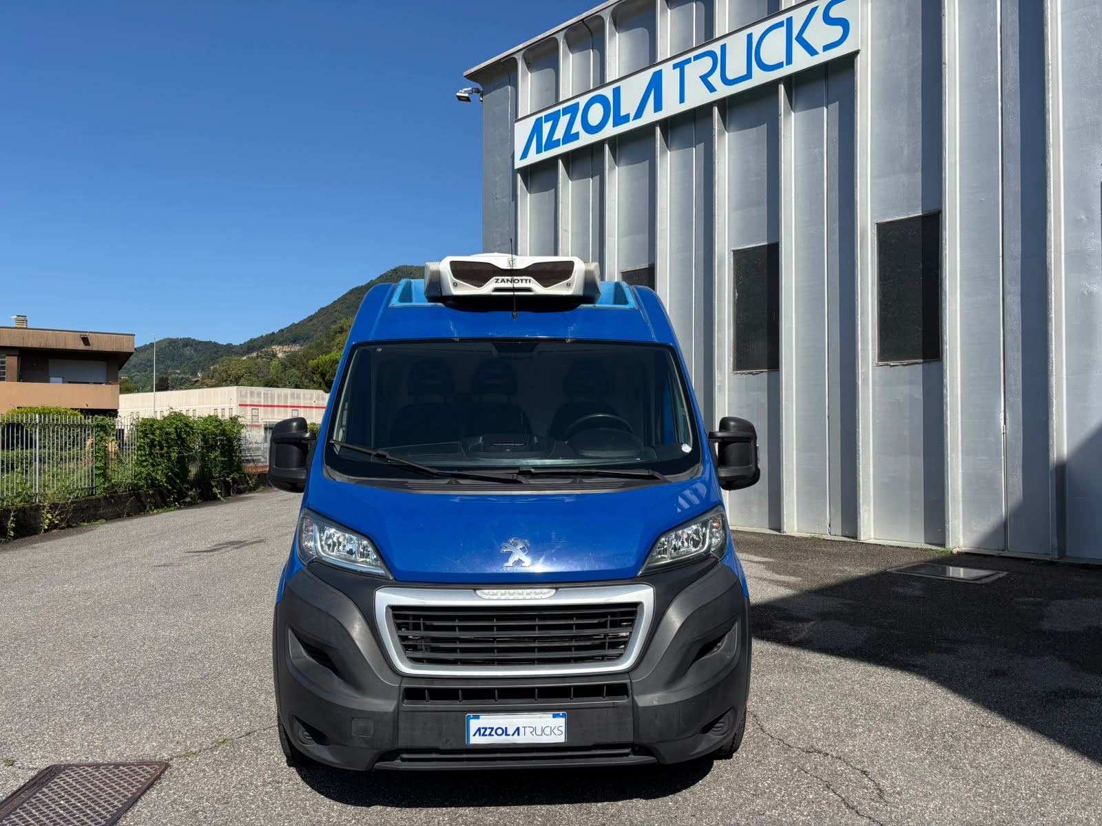 furgone coibentato frigo usato Peugeot Boxer blu anno 2018