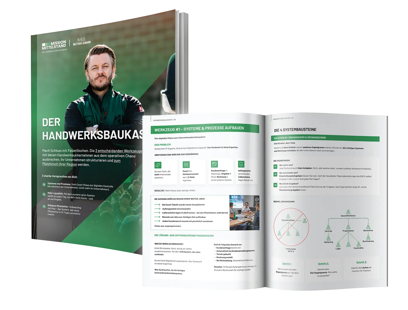 Berater mit Kopfhörern vor dem Bildschirm