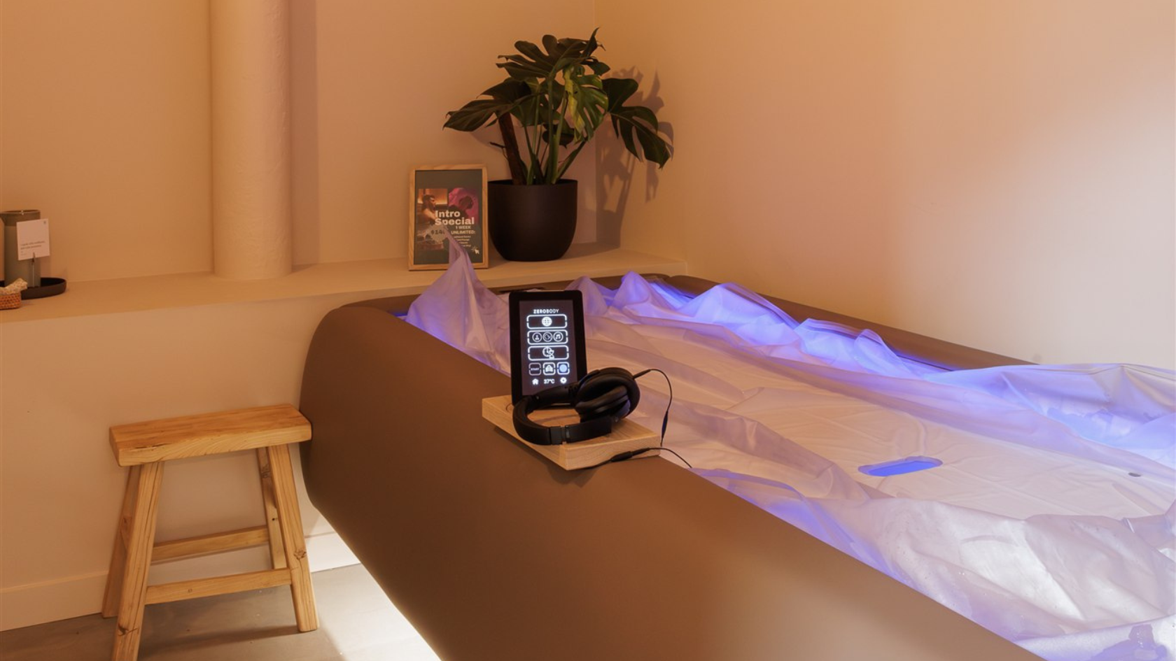 Float in Remuera, with a shower and toilet in the room the room is made with stone tiles and wavy glass