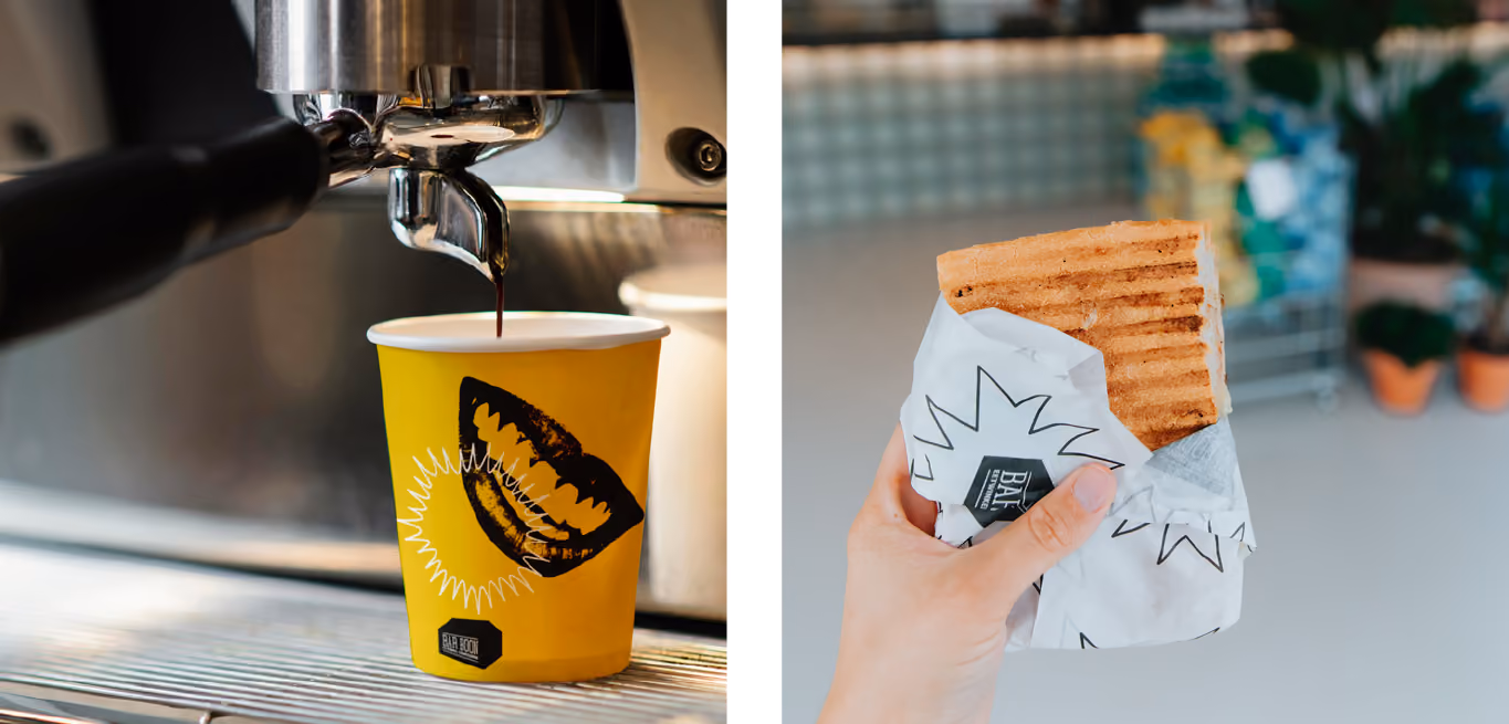 barboon koffie beker onder de espresso machine en hand met een broodje