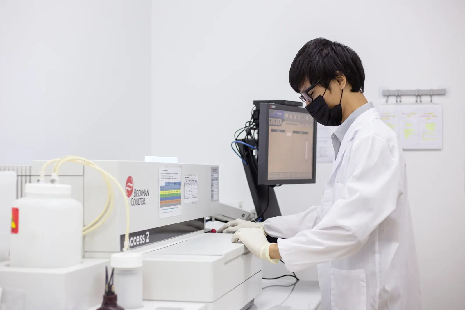 Lab worker Genea clinic