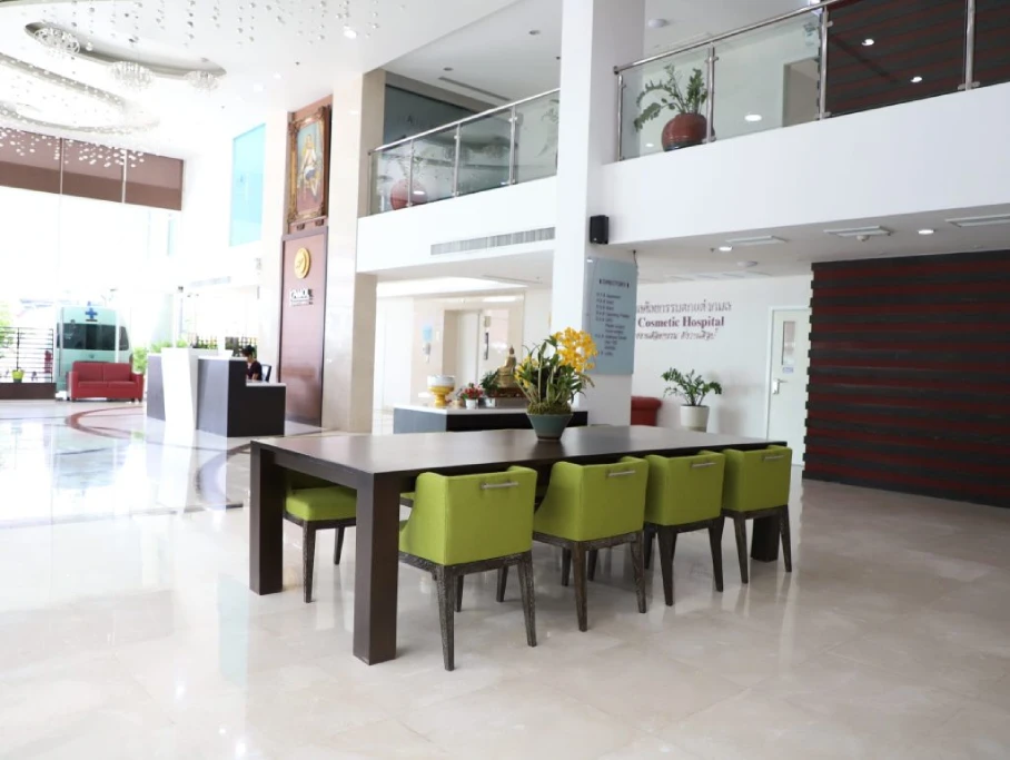 Kamol Hospital lobby