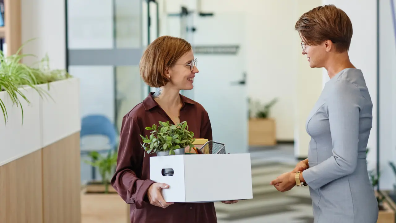 Microsoft 365 and Viva onboarding ideas: Teams icebreaker bots, badged new hire profiles, audience-targeted news, and corporate and department onboarding sites.