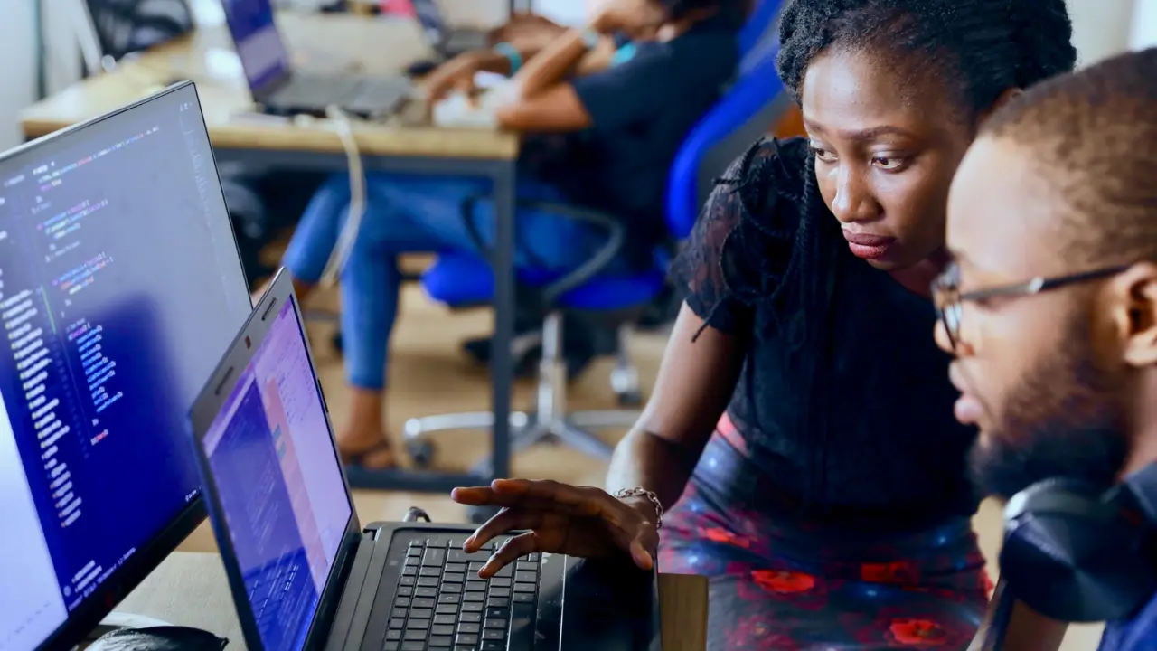 Make Microsoft 365 your employee experience platform: five reasons, from mobility to wellbeing and security, and where Viva, Teams and SharePoint fit.