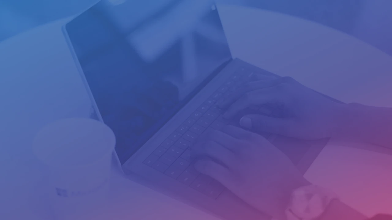 May 2025 Employee Experience updates: the Viva Engage app for Teams mobile, Verified Answers, quick approval workflows for lists, and comms resources.